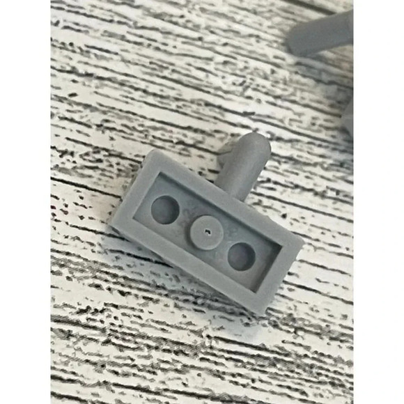 LEGO Parts - Light Bluish Gray Plate 1 x 2 Arm Up - No 4623- QTY 4 - Picture 3 of 3